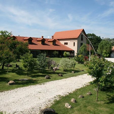 Malomdulo Farmhaz Guest House Pilisborosjenő Eksteriør bilde