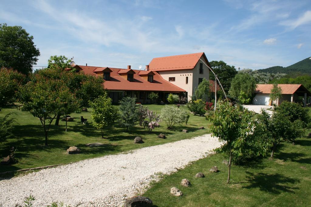 Malomdulo Farmhaz Guest House Pilisborosjenő Eksteriør bilde